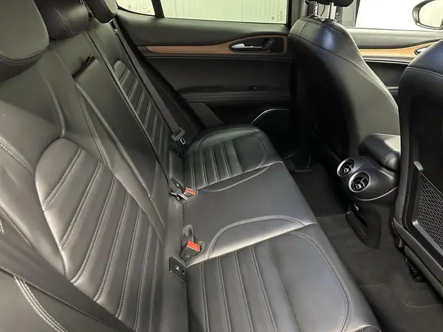 Alfa Romeo Stelvio view 15