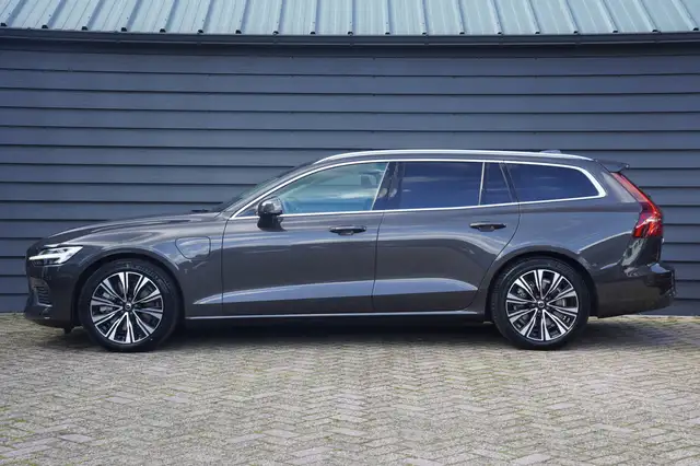 Volvo V60 view 3