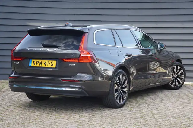 Volvo V60 view 2