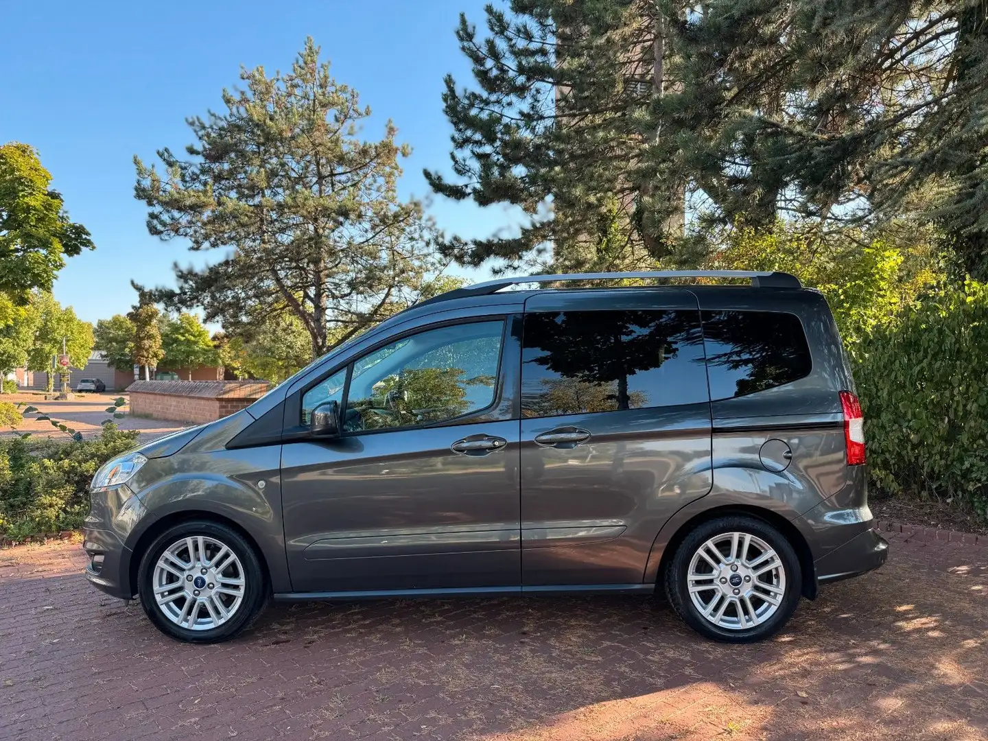 Ford Tourneo Courier Titanium|Navi|TFL|Sitzhzg|PDC! Grijs - 2