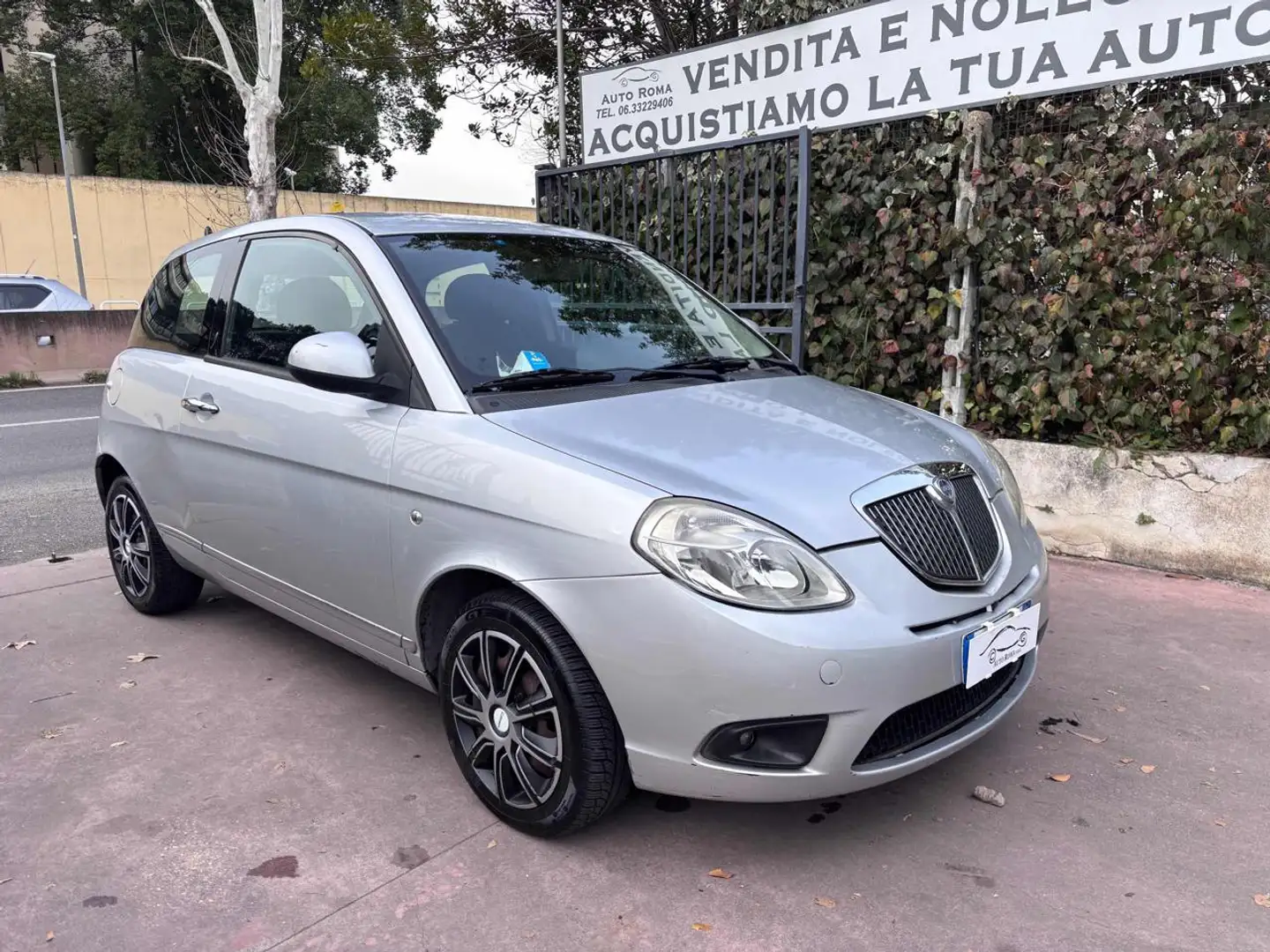 Lancia Ypsilon 1.3 MJT 75 CV Argent - 1