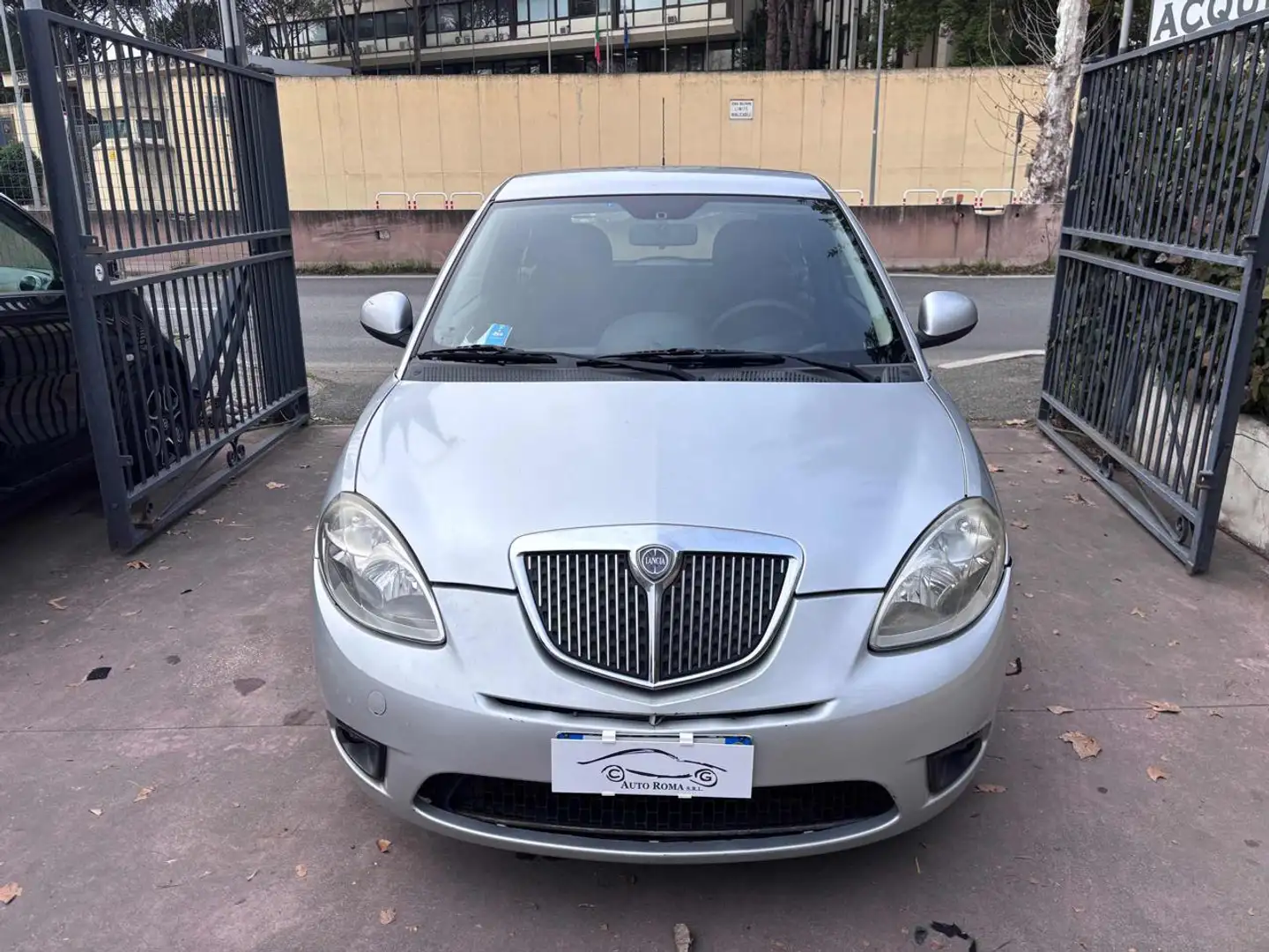 Lancia Ypsilon 1.3 MJT 75 CV Argent - 2