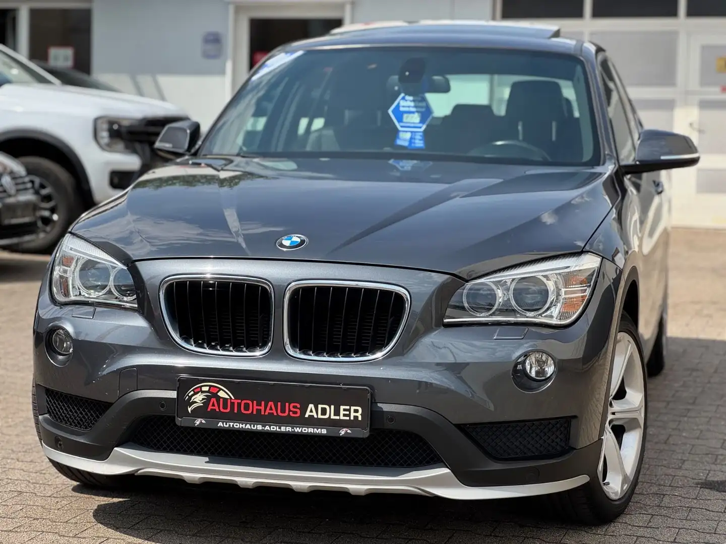 BMW X1 xDrive 20i*2HD*AUTOM*PANO*KAMERA*NAVI*PDC*SH* Grau - 2
