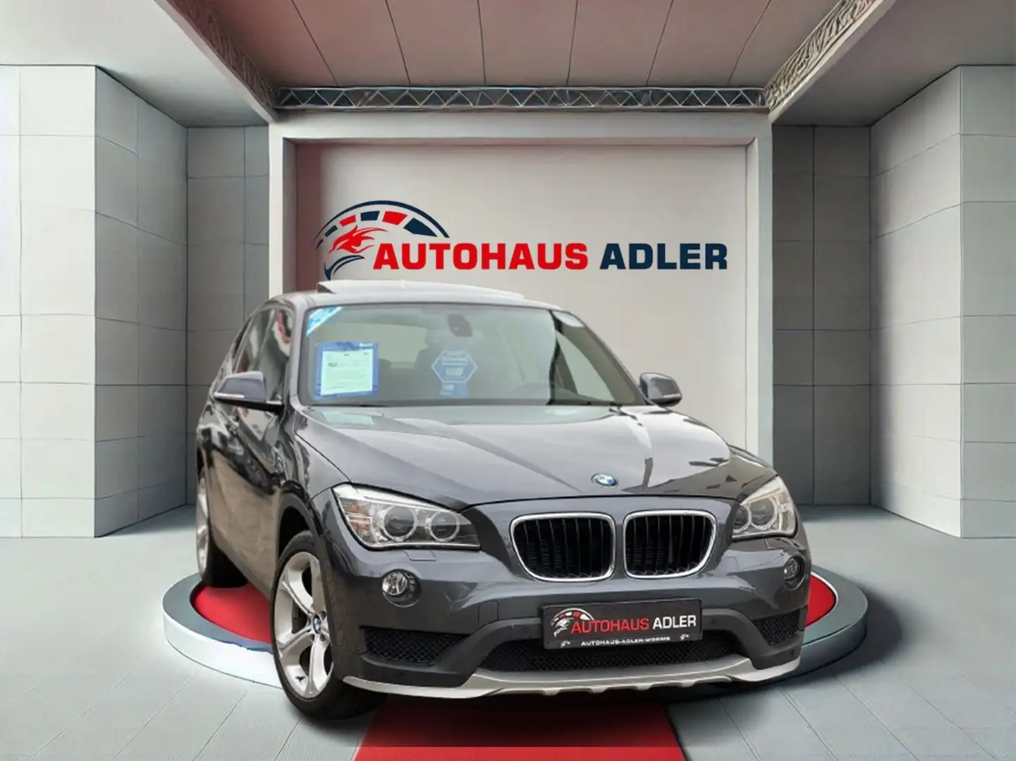 BMW X1 xDrive 20i*2HD*AUTOM*PANO*KAMERA*NAVI*PDC*SH* Grau - 1