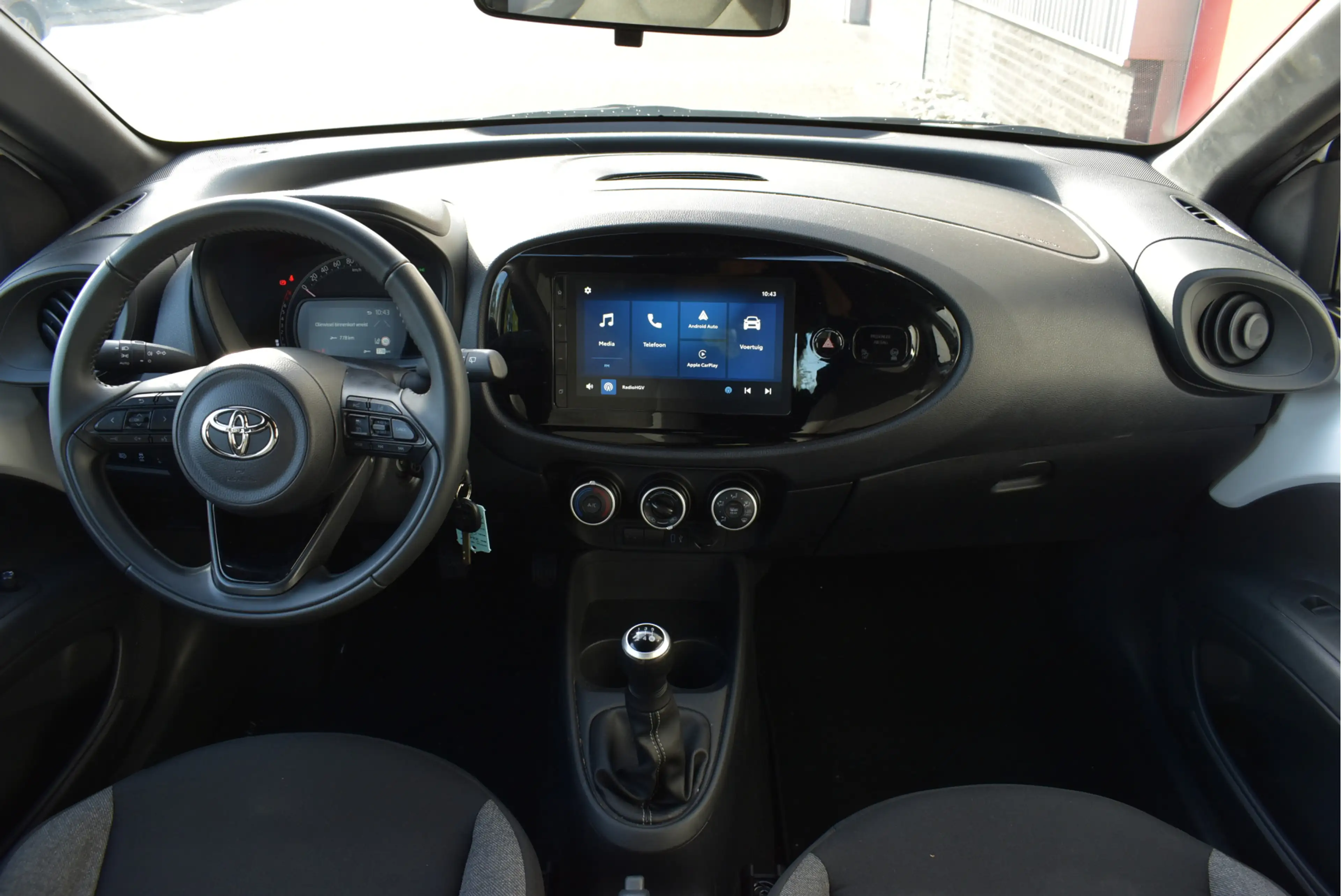 Toyota Aygo X 1.0 VVT-i MT Play NL-auto, Adaptive cruise, Camera — photo 3