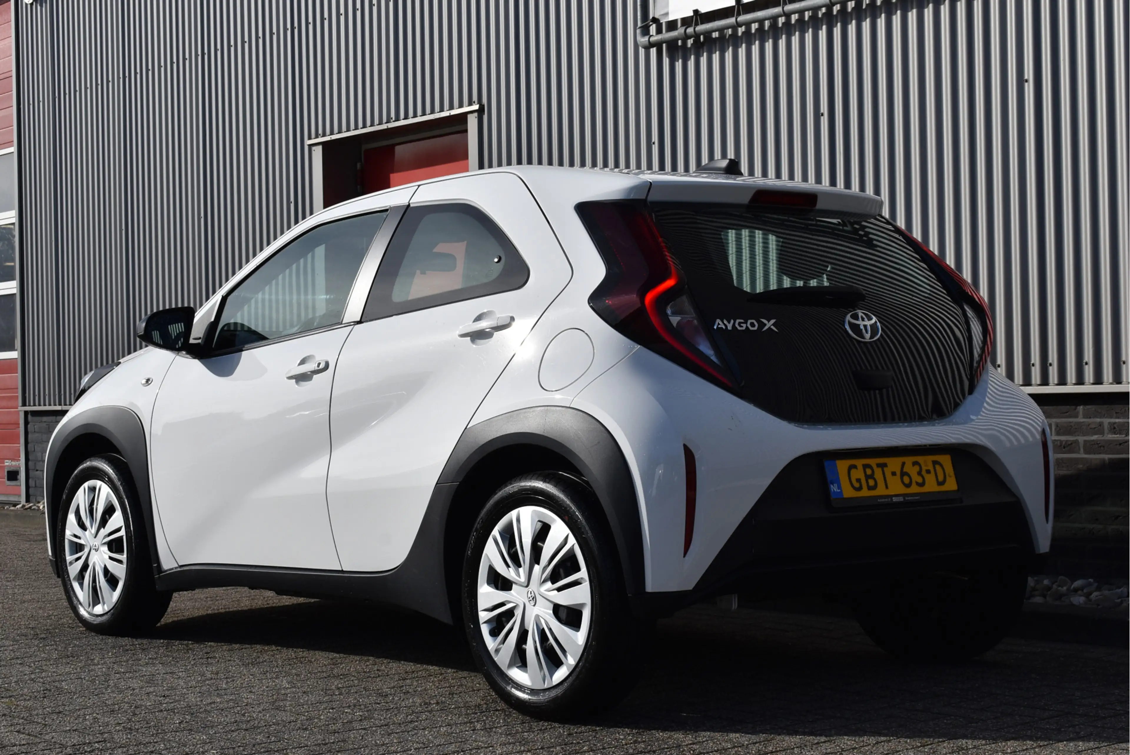 Toyota Aygo X 1.0 VVT-i MT Play NL-auto, Adaptive cruise, Camera — photo 2