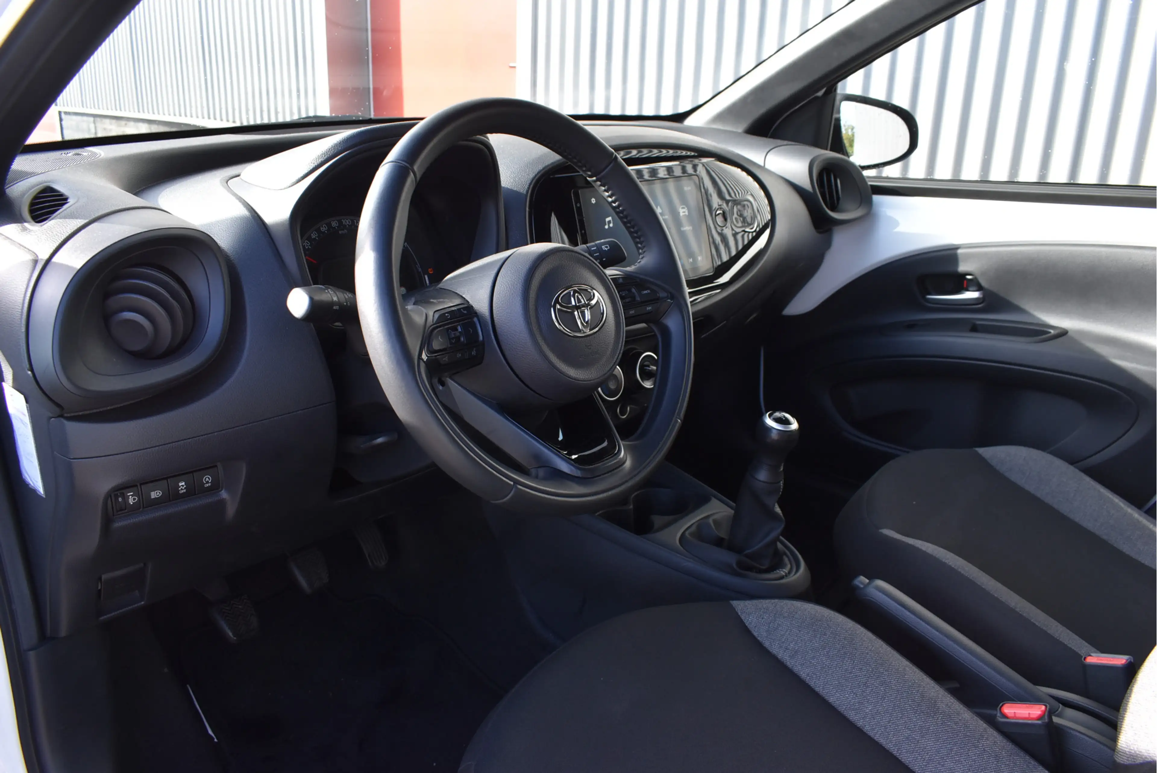 Toyota Aygo X 1.0 VVT-i MT Play NL-auto, Adaptive cruise, Camera — photo 23