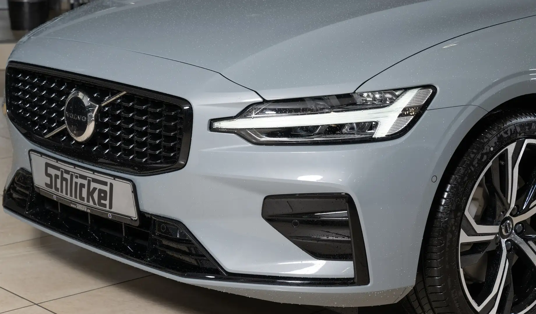 Volvo V60 B4 Diesel Plus Dark 360°Kamera ACC Teilleder Grau - 2