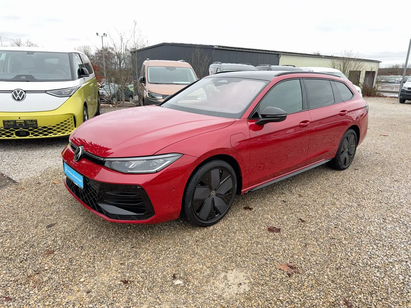 Volkswagen Passat R-Line eHybrid Matrix/Pano/CCS/Akusticglas Rot - 2