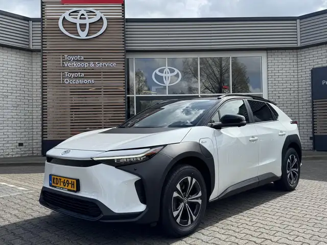 Toyota bZ4X DYNAMIC 71KWH BI-TONE VOORRAAD VOORDEEL!! PANO-DAK