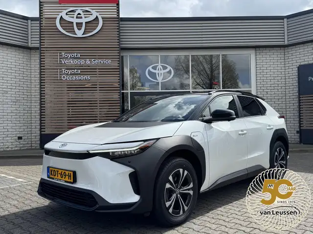 Toyota bZ4X DYNAMIC 71KWH BI-TONE PANO-DAK STOEL/STUURVERW BLI