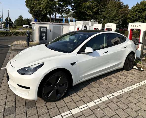 Imagine Tesla Model 3 RWD Hinterradantrieb