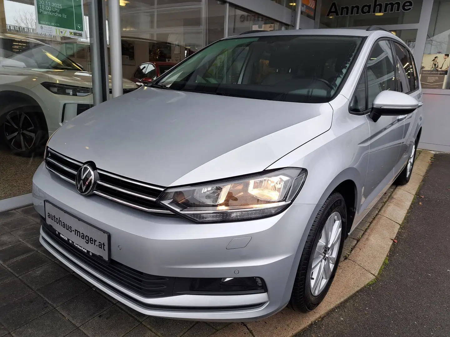 Volkswagen Touran Comfortline TDI SCR Silber - 1