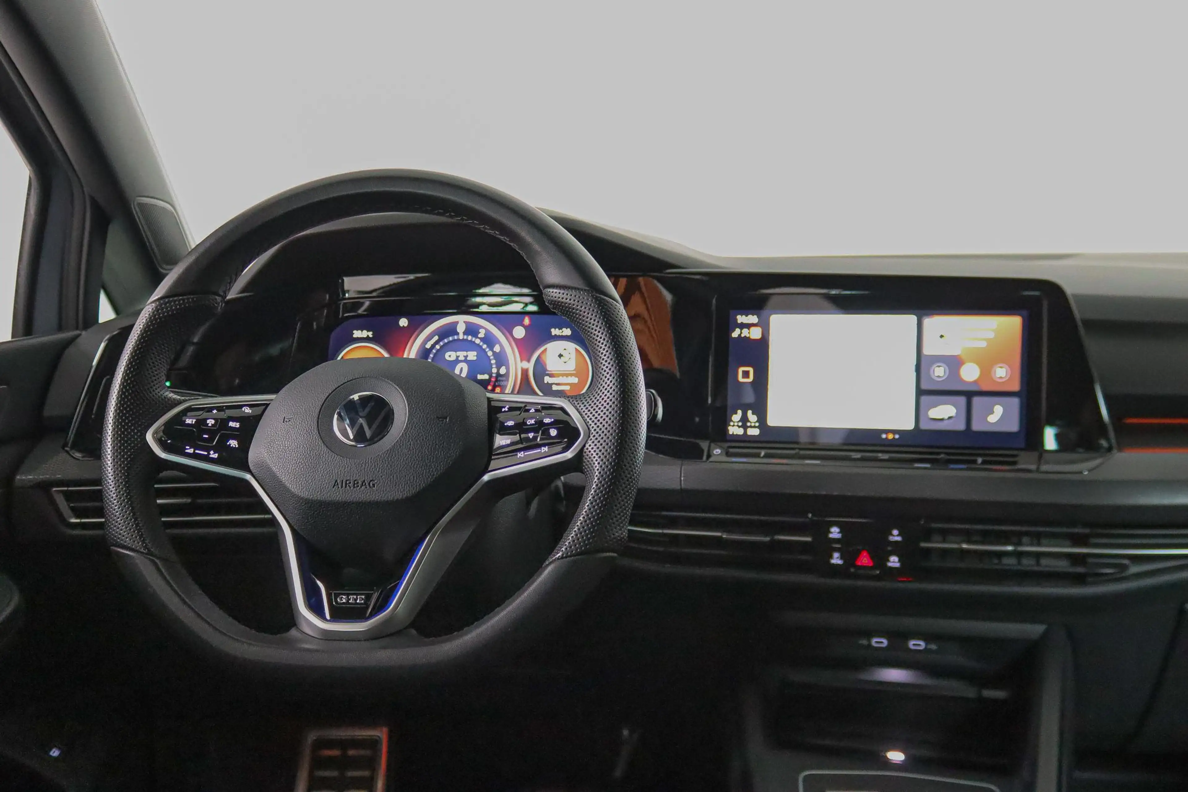 Volkswagen Golf GTE 1.4 eHybrid — photo 3