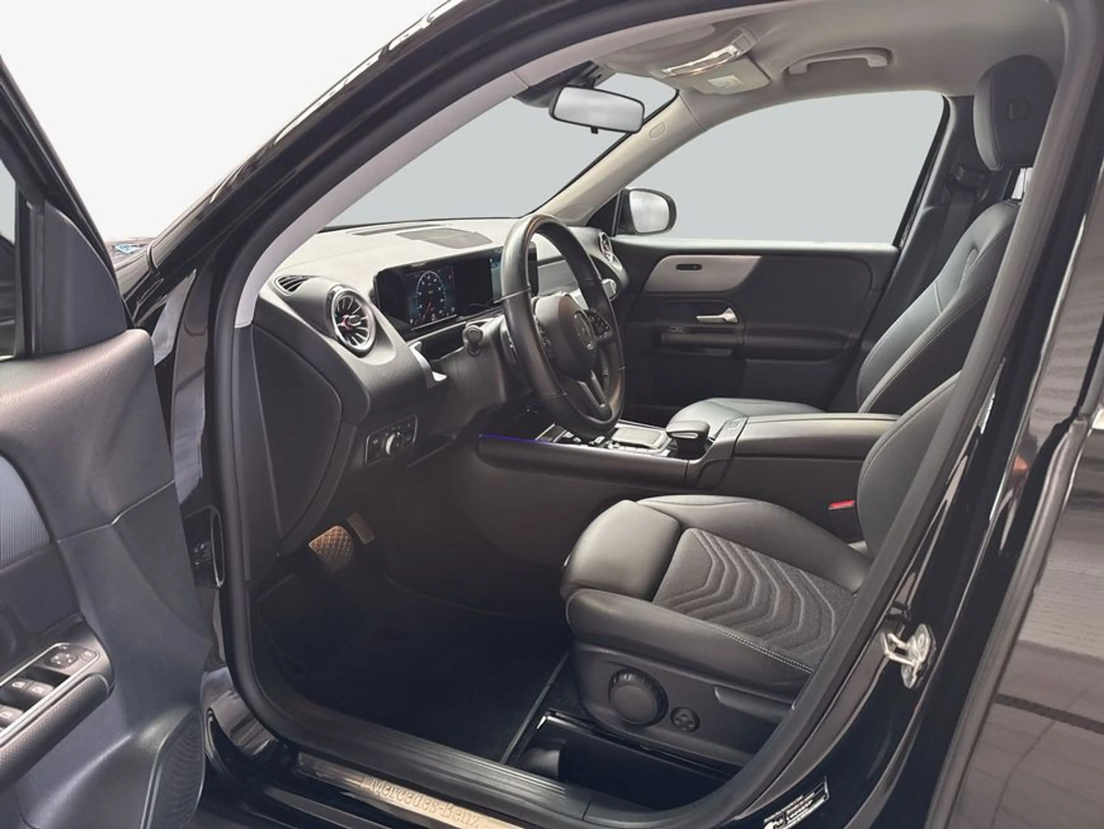 Mercedes-Benz GLB 200 GLB — photo 9