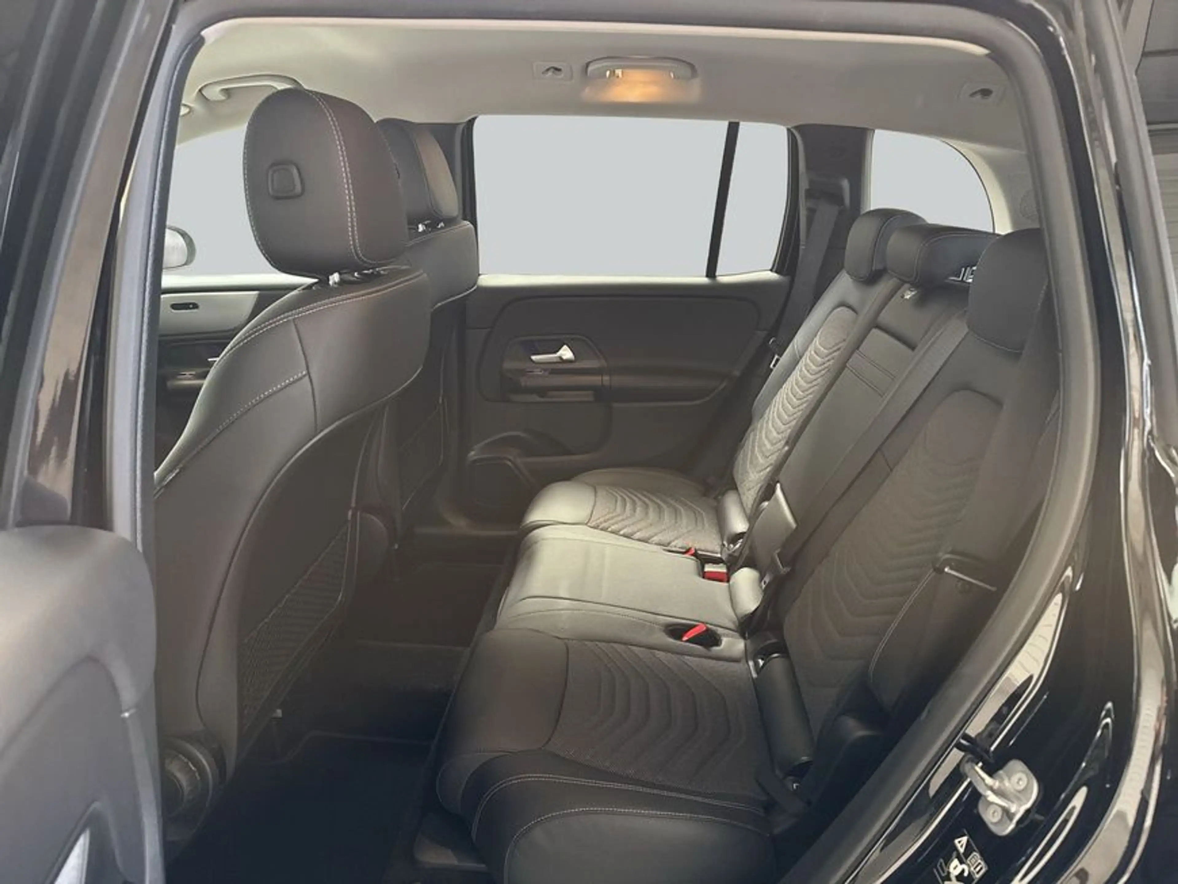 Mercedes-Benz GLB 200 GLB — photo 11