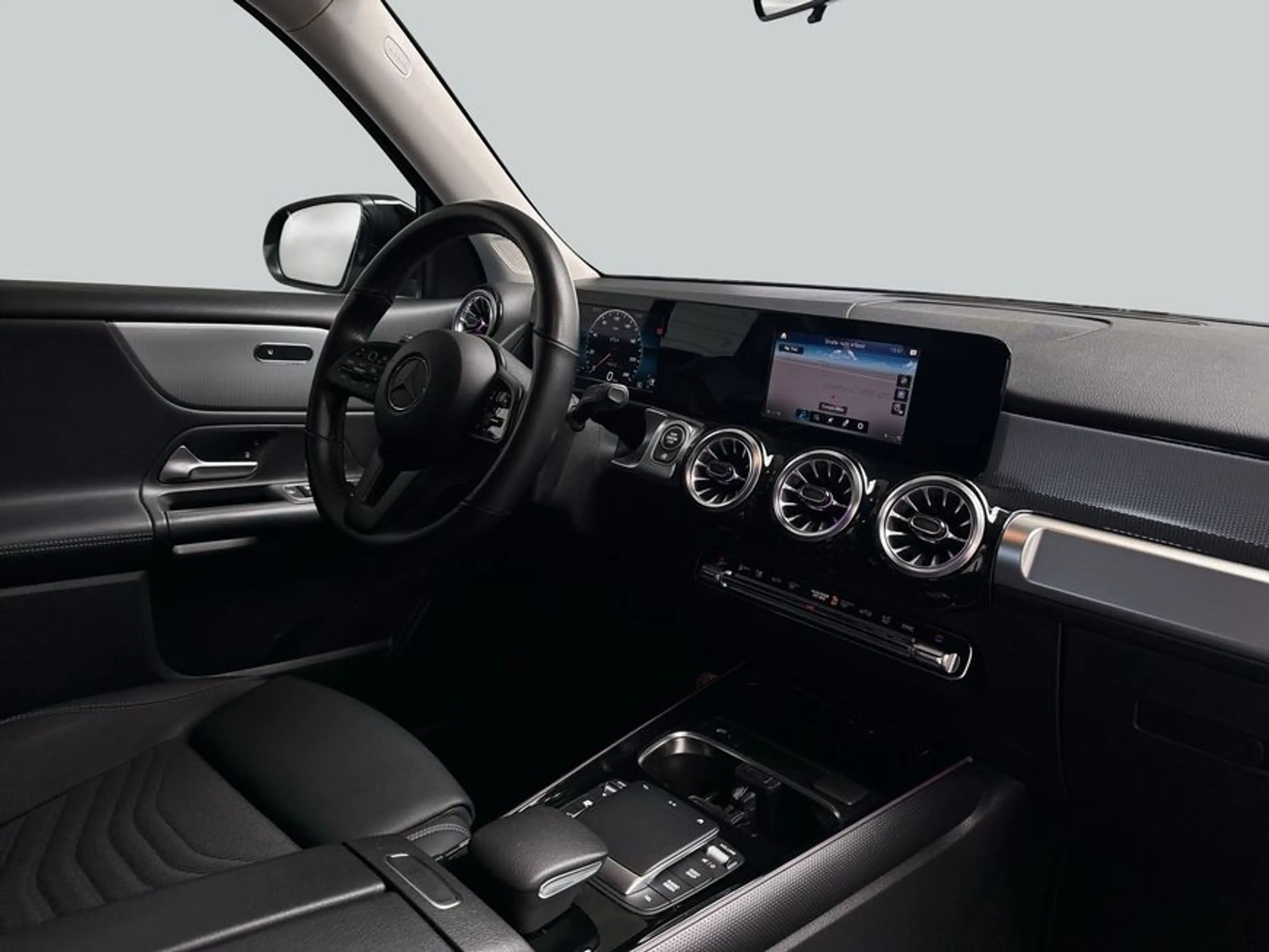 Mercedes-Benz GLB 200 GLB — photo 15