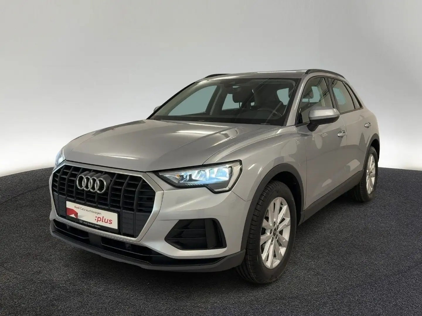 Audi Q3 35 TFSI S tr. LED NAVI VIRTUAL PDC Silber - 2