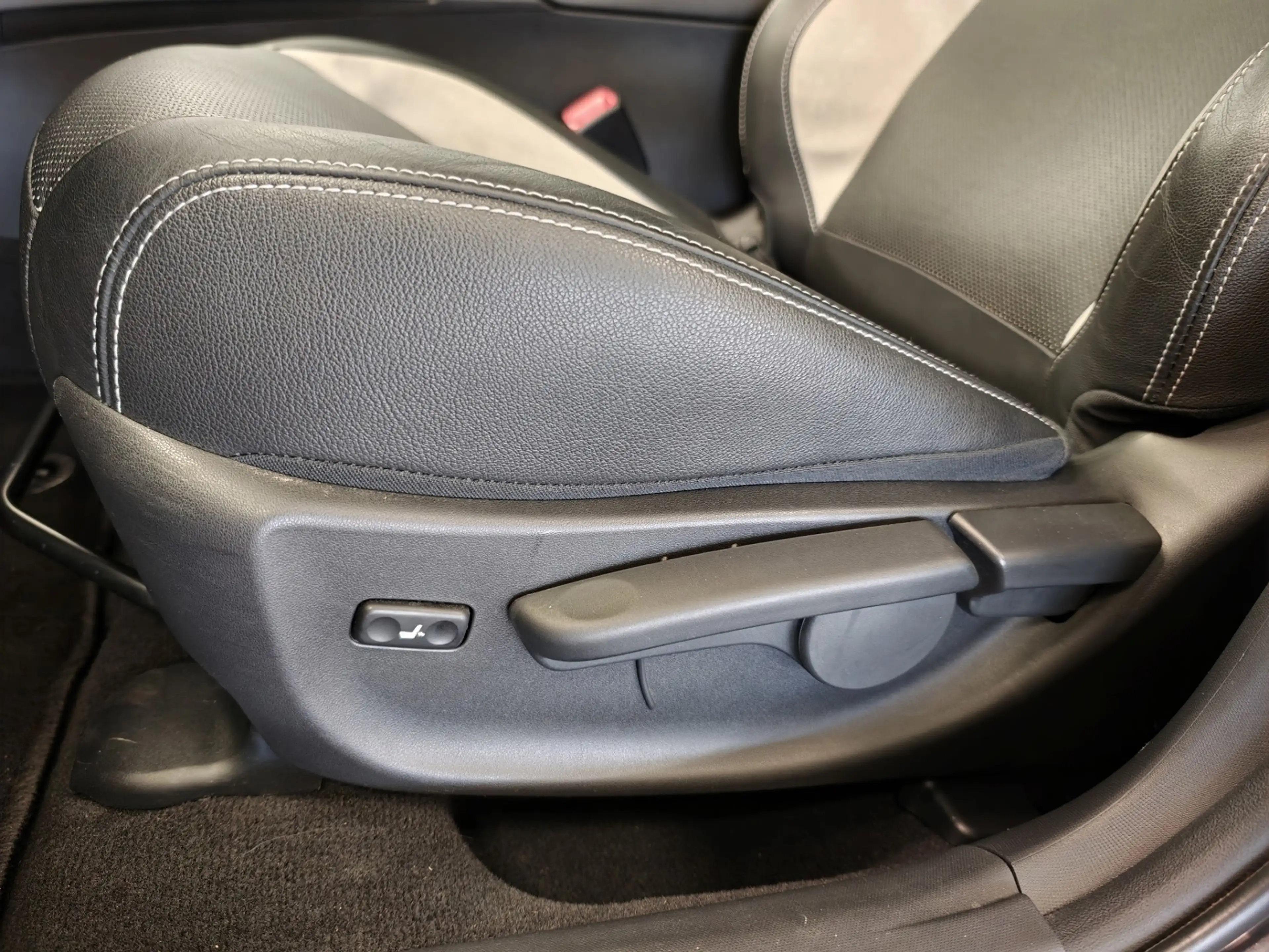 Toyota Avensis Touring Sports 1.8 VVT-i Lease Pro Automaat Trekha — photo 10
