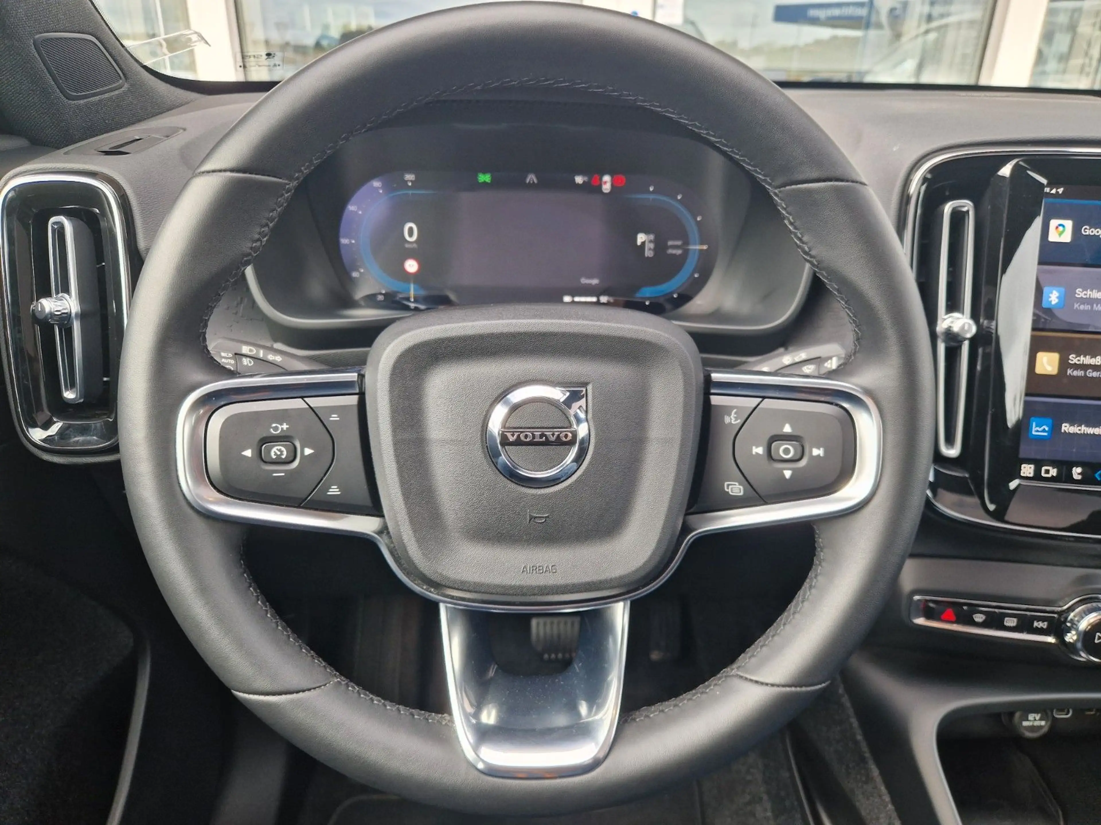 Volvo C40 Ultimate Recharge Pure Electric 2WD — photo 12
