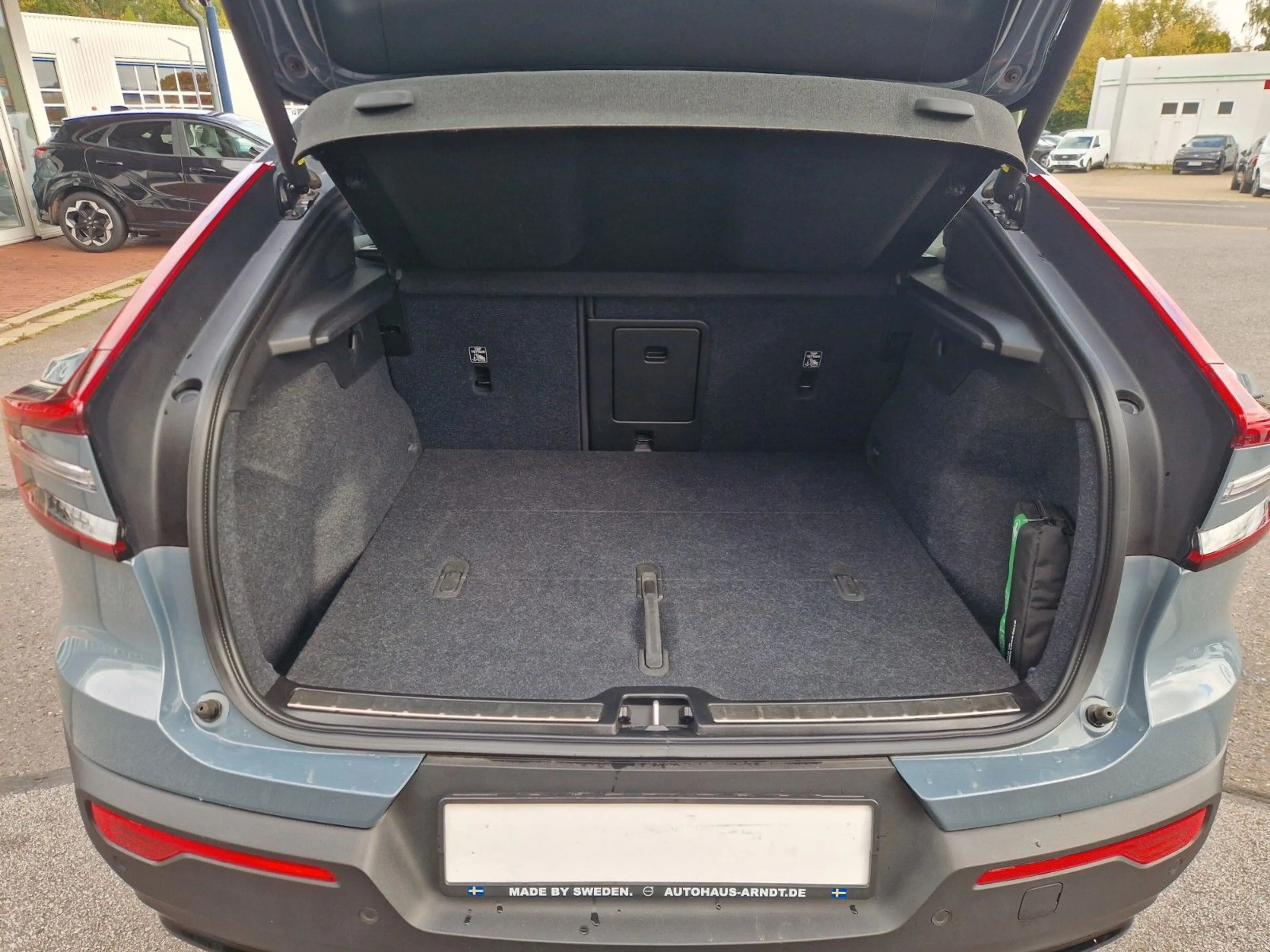 Volvo C40 Ultimate Recharge Pure Electric 2WD — photo 9