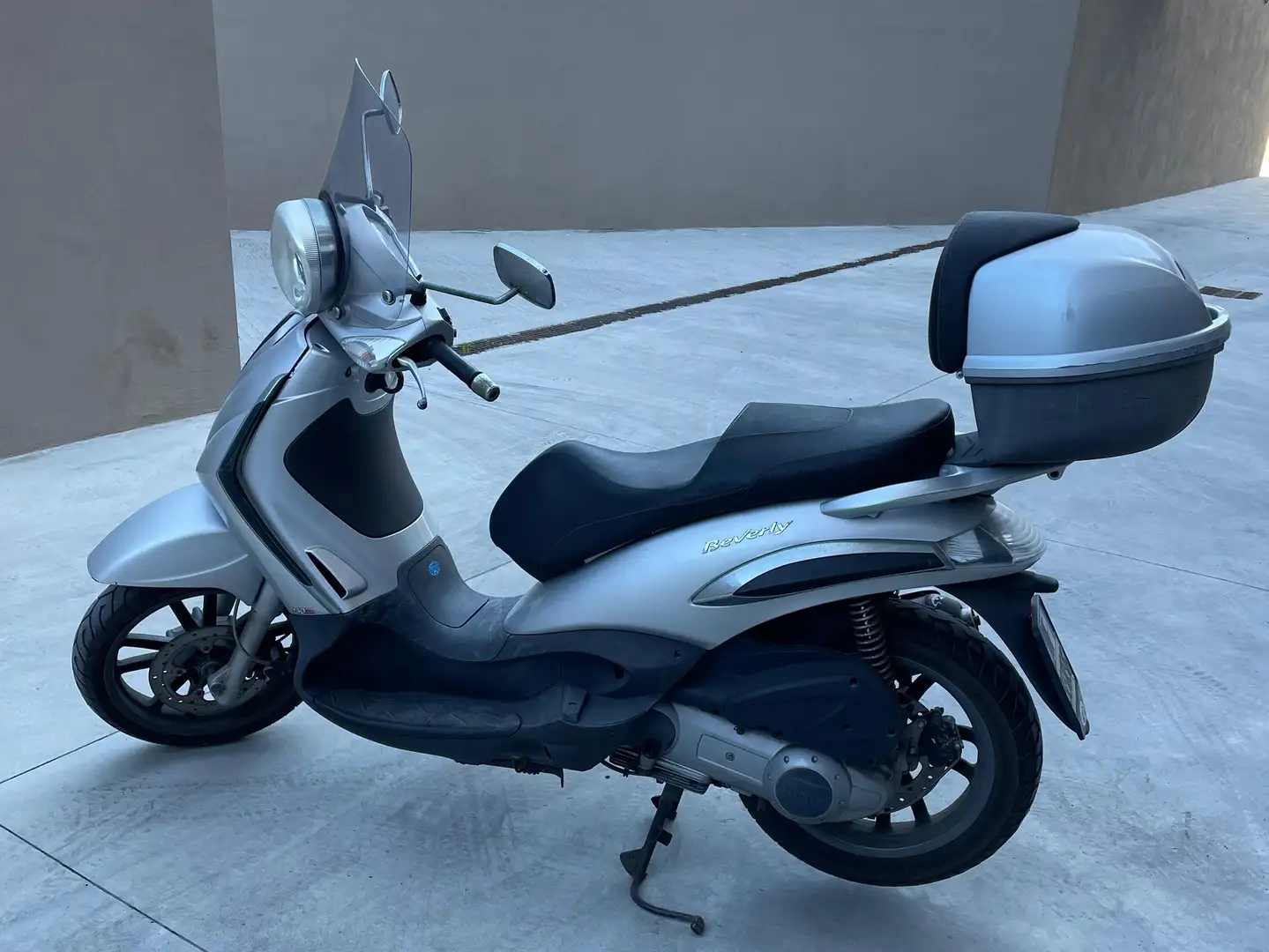 Piaggio Beverly 250 Plateado - 1
