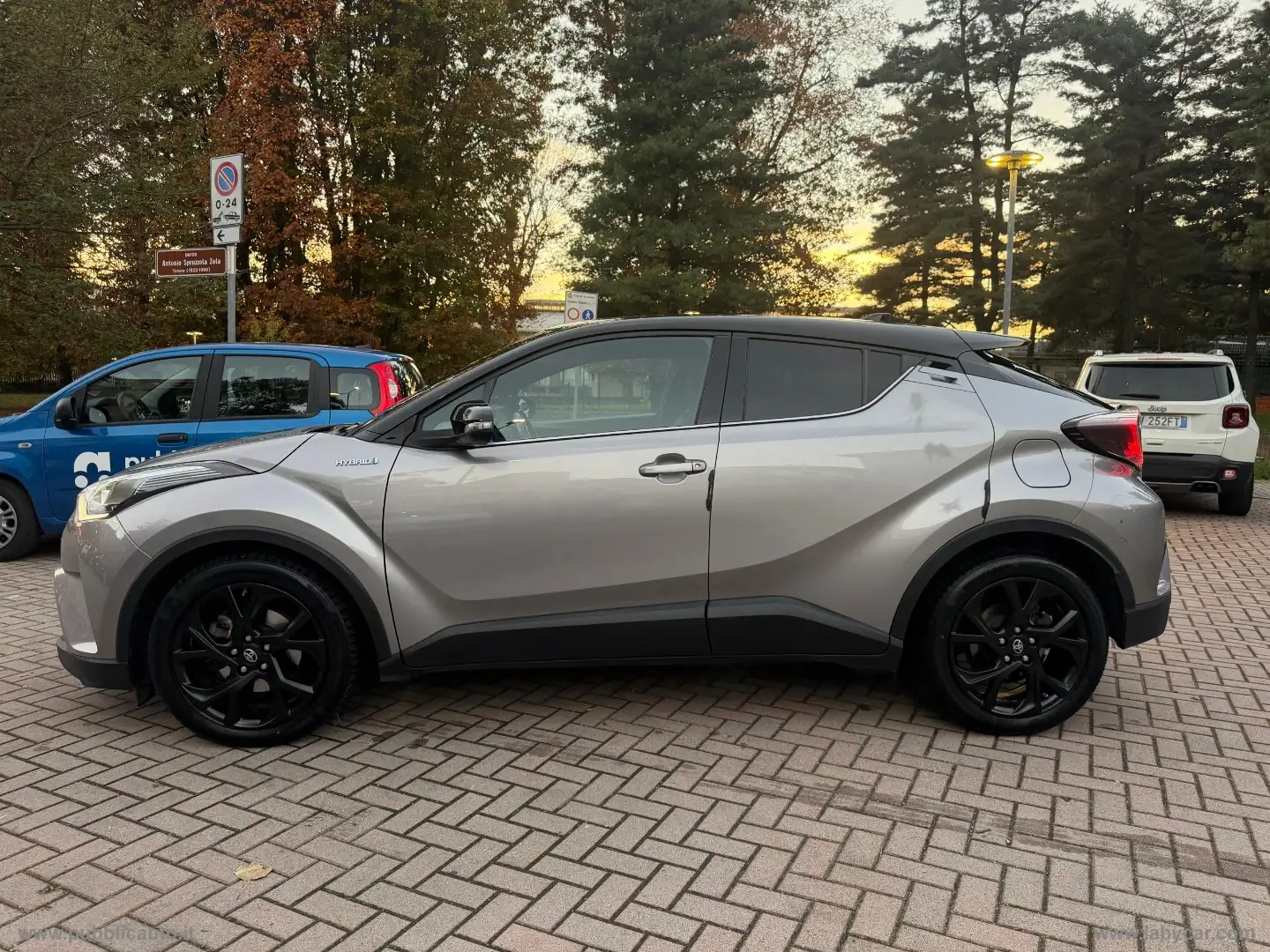 Toyota C-HR 1.8 Hybrid E-CVT Style Grigio - 2