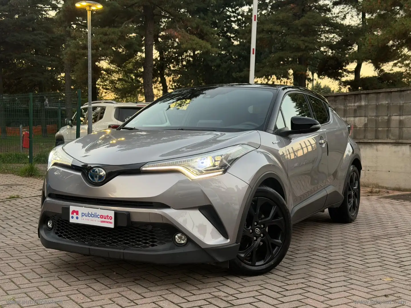 Toyota C-HR 1.8 Hybrid E-CVT Style Grigio - 1