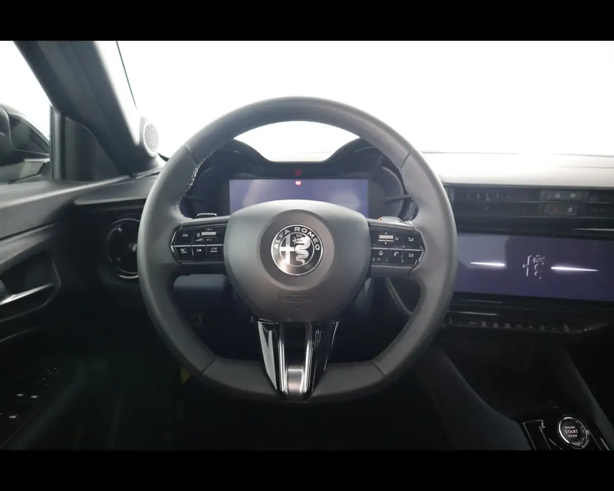 Alfa Romeo Junior 2025 — фото 14