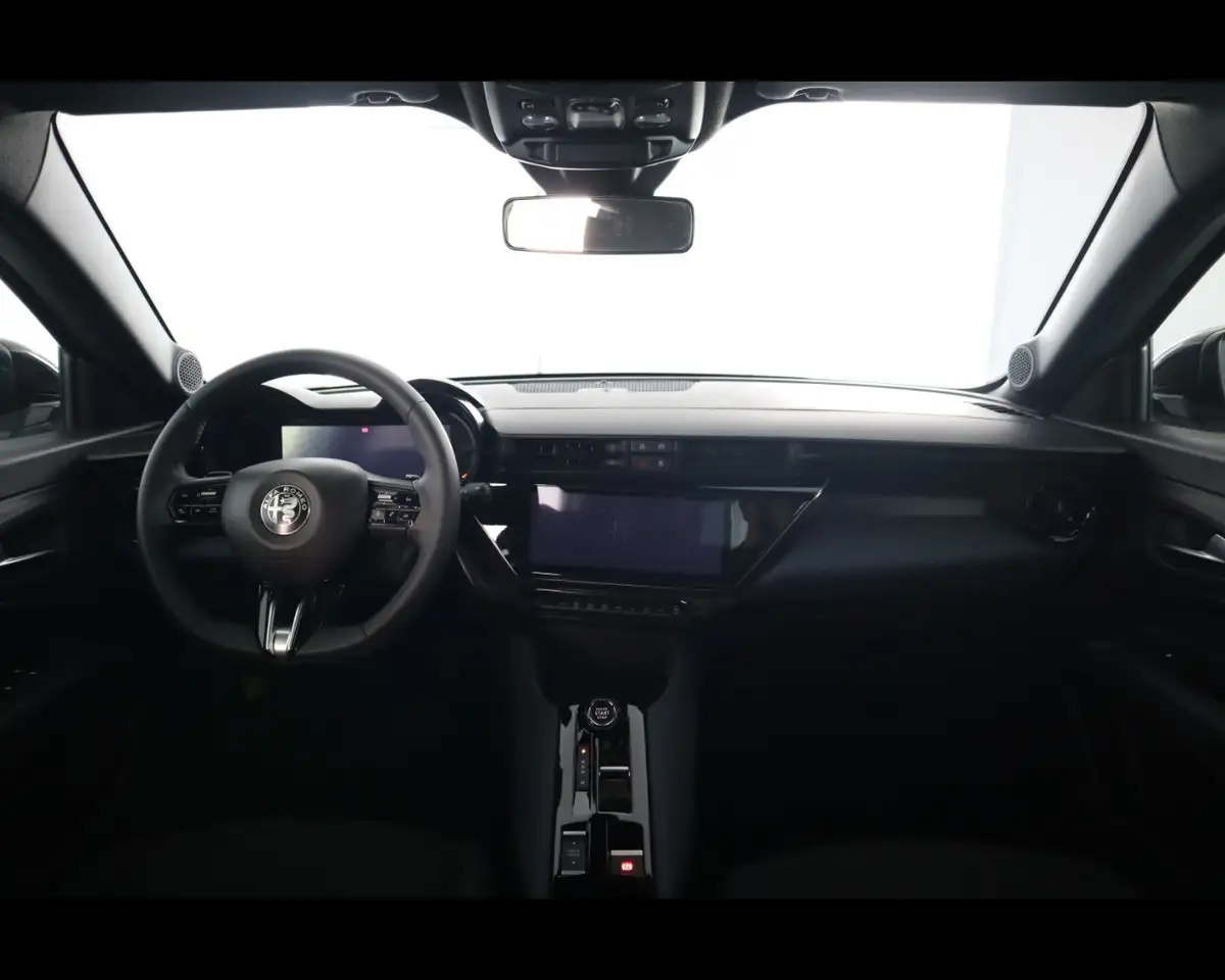 Alfa Romeo Junior 2025 — фото 15