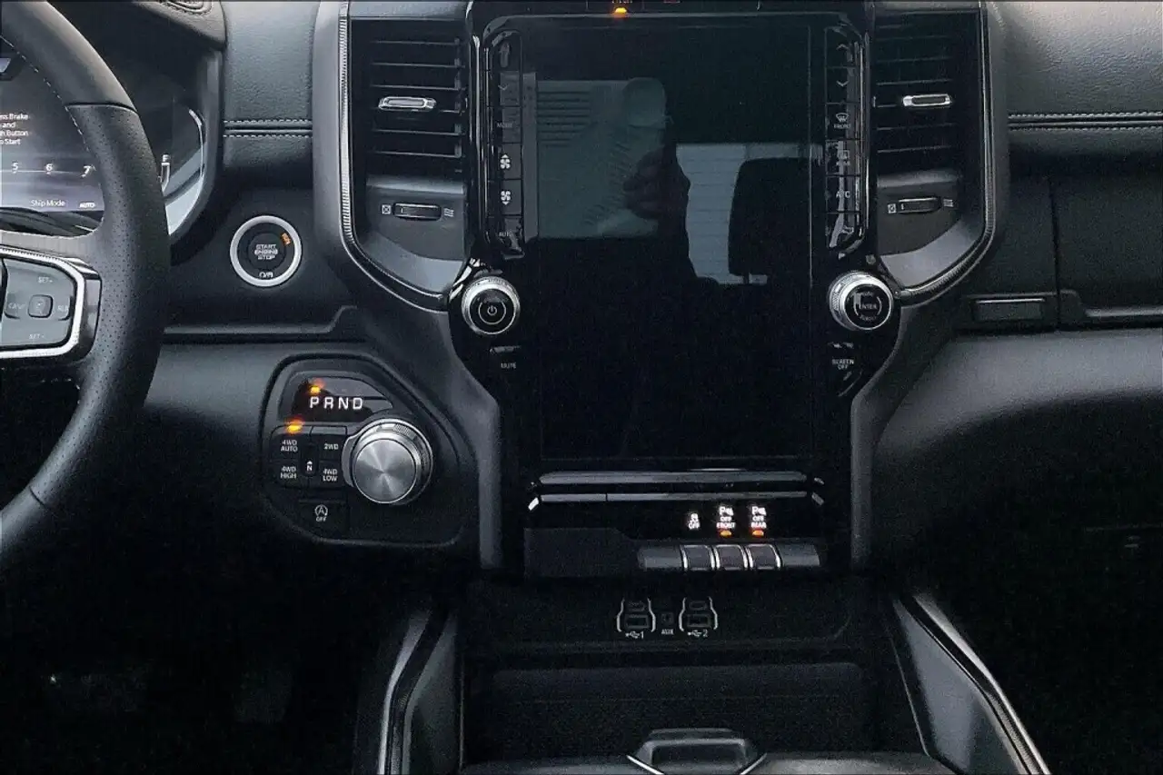RAM 1500 снимка RAM 1500