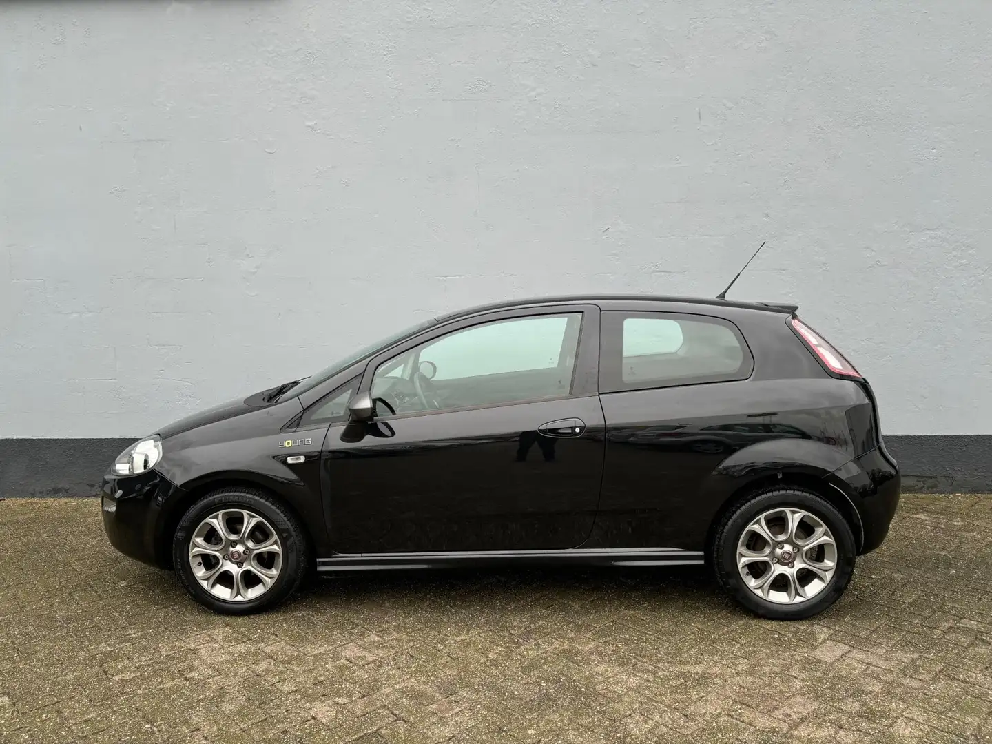 Fiat Punto Evo 0.9 TwinAir Young - LMV Fekete - 2
