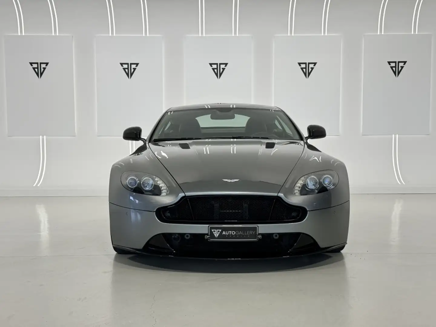 Aston Martin Vantage S Сірий - 2