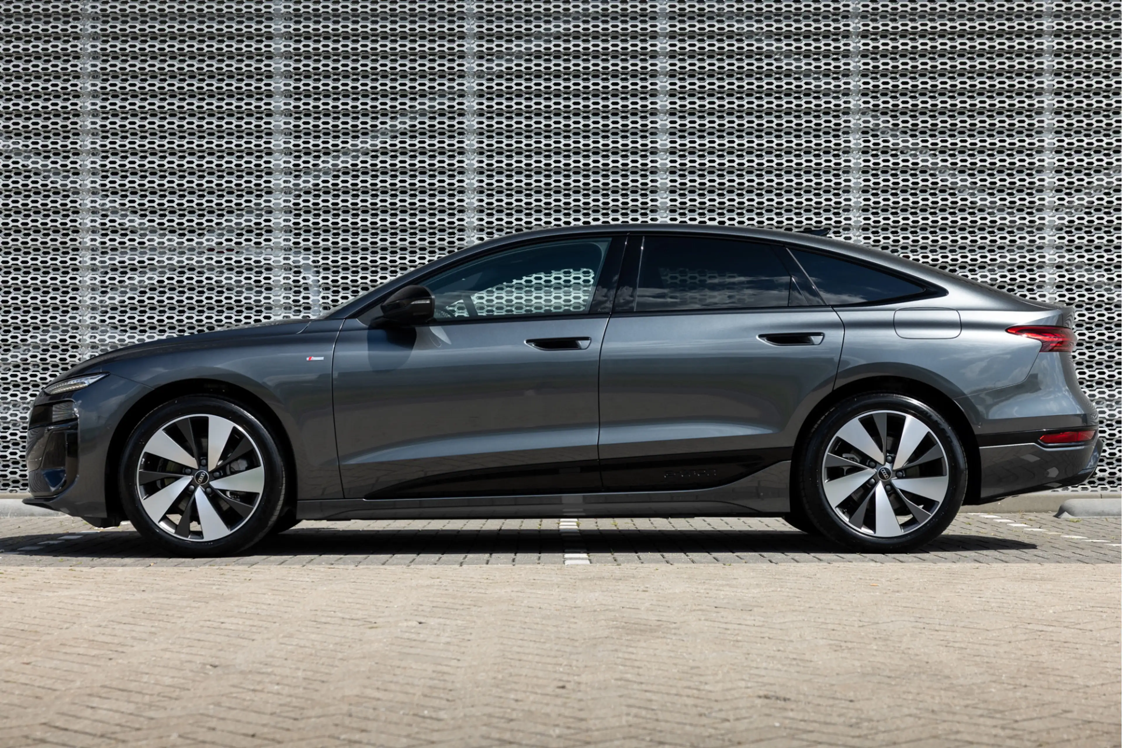 Audi A6 e-tron Sportback S edition 286pk 83 kWh — photo 2