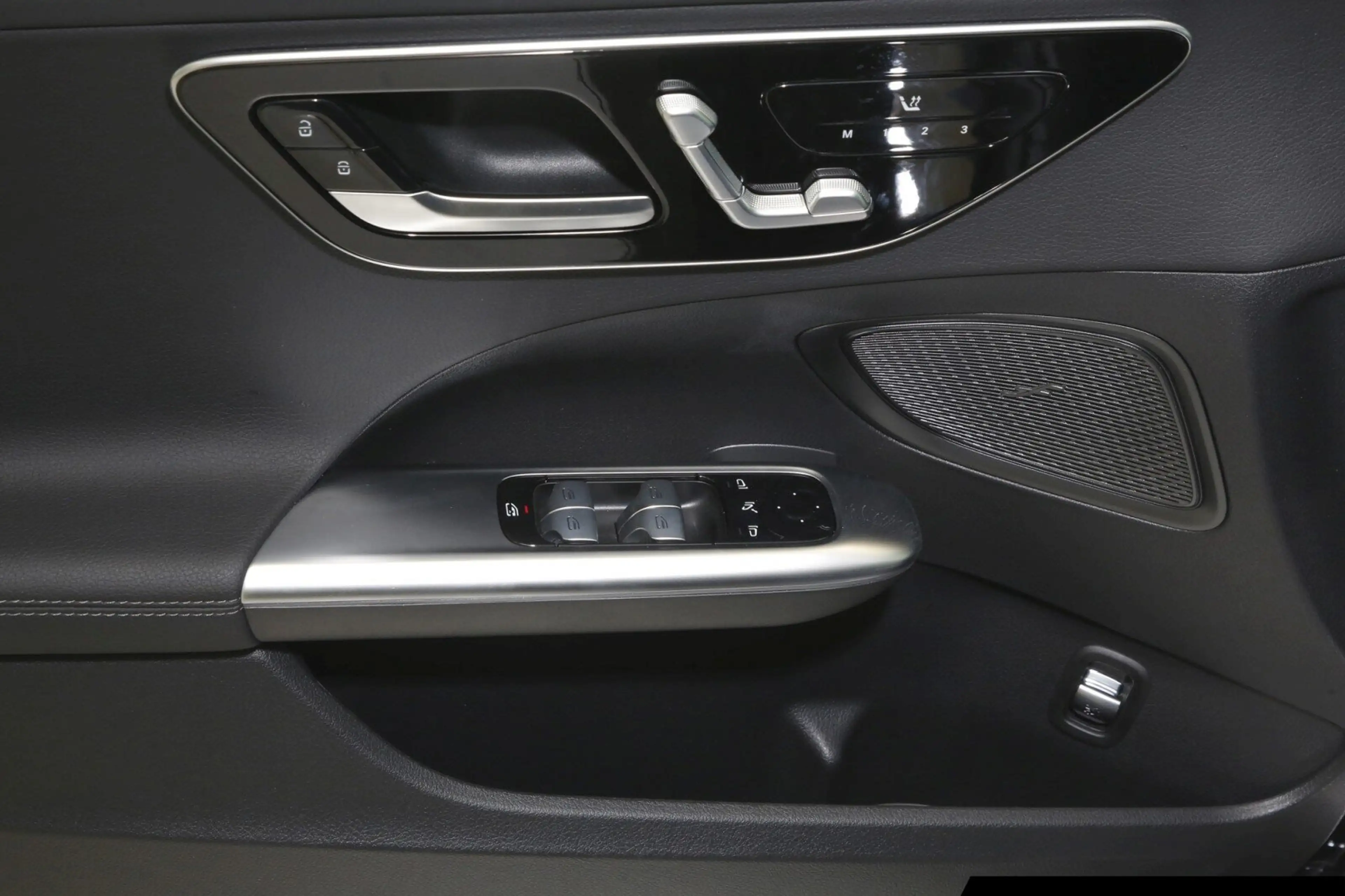 Mercedes-Benz C 220 C 220 d T AMG Night/Totw/Pano/AHK/Memo — photo 14