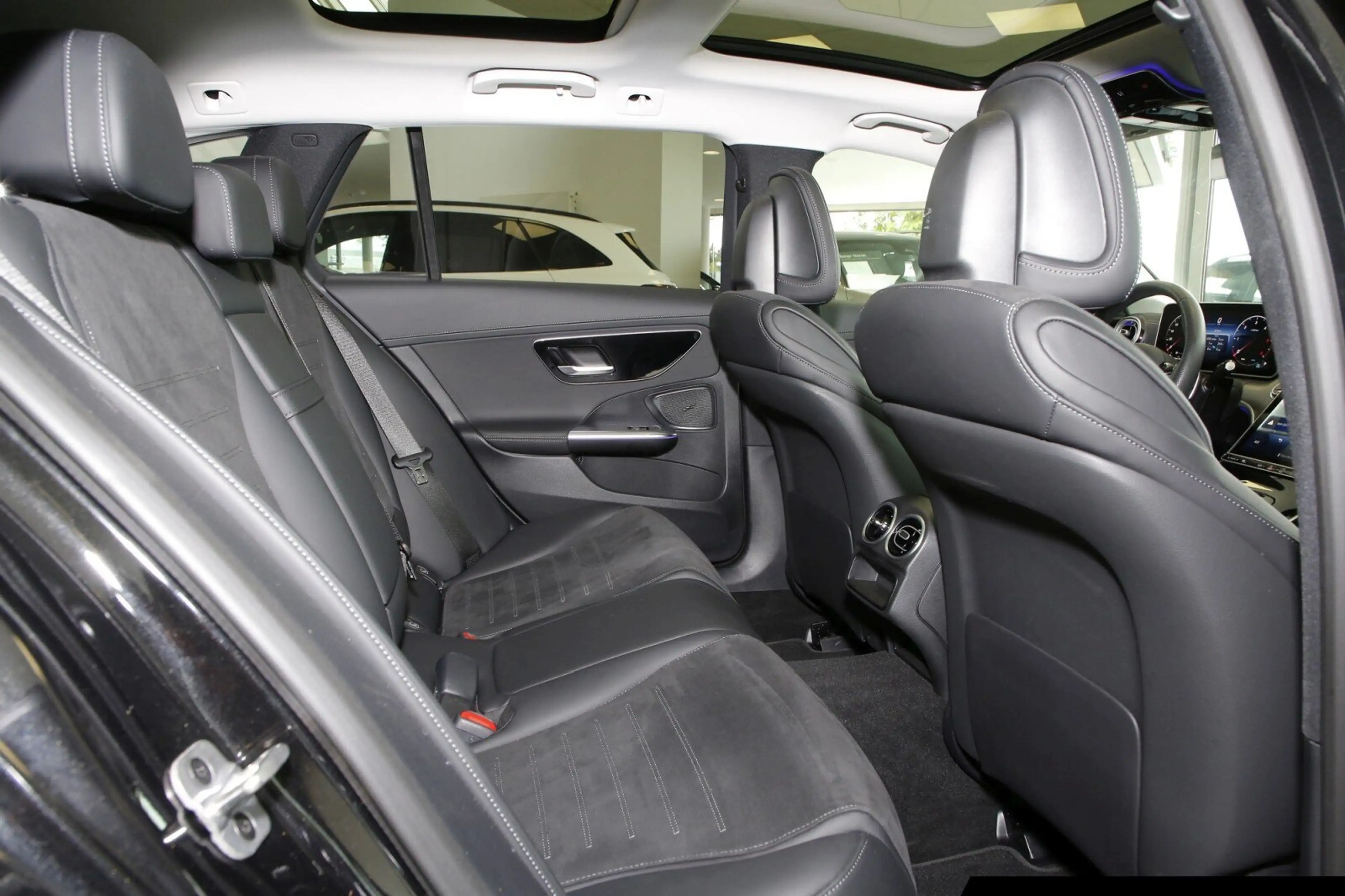 Mercedes-Benz C 220 C 220 d T AMG Night/Totw/Pano/AHK/Memo — photo 9