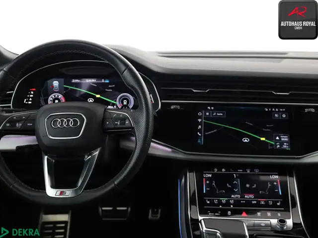 Audi Q8 view 10