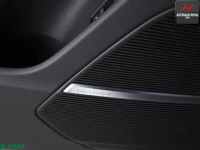 Audi Q8 view 21