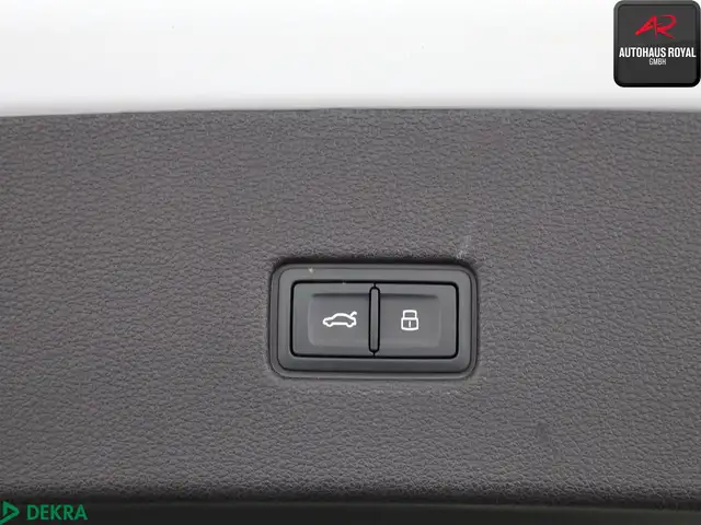 Audi Q8 view 24