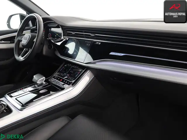 Audi Q8 view 11