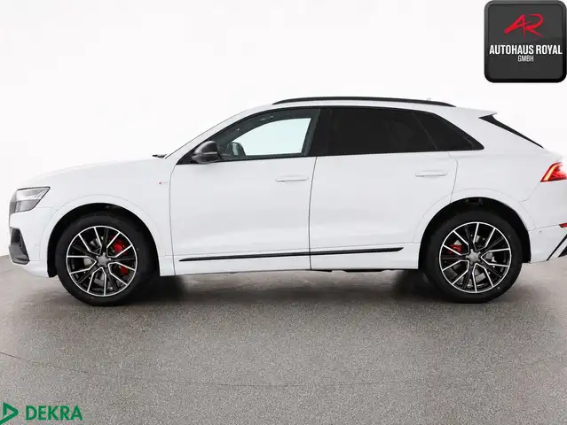 Audi Q8 view 2