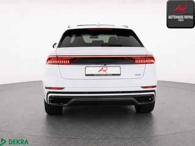 Audi Q8 view 4