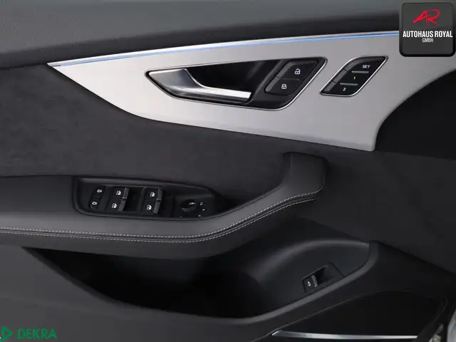 Audi Q8 view 25