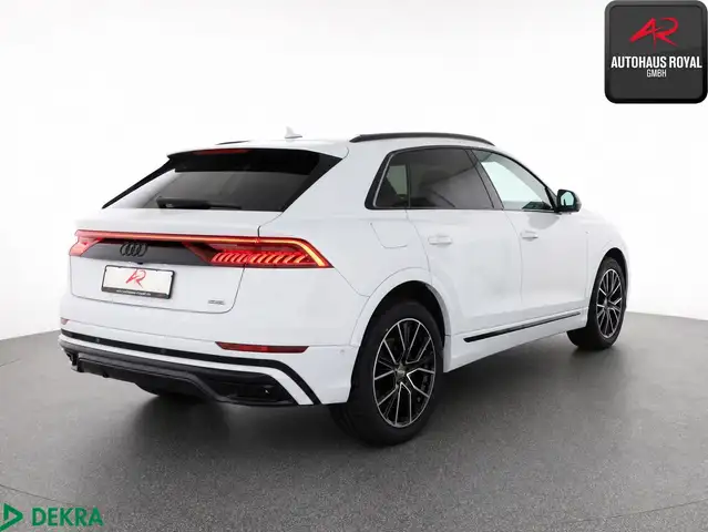 Audi Q8 view 5