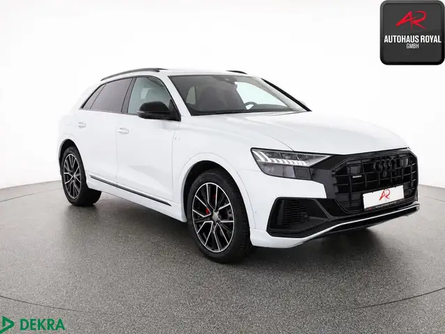 Audi Q8 view 7