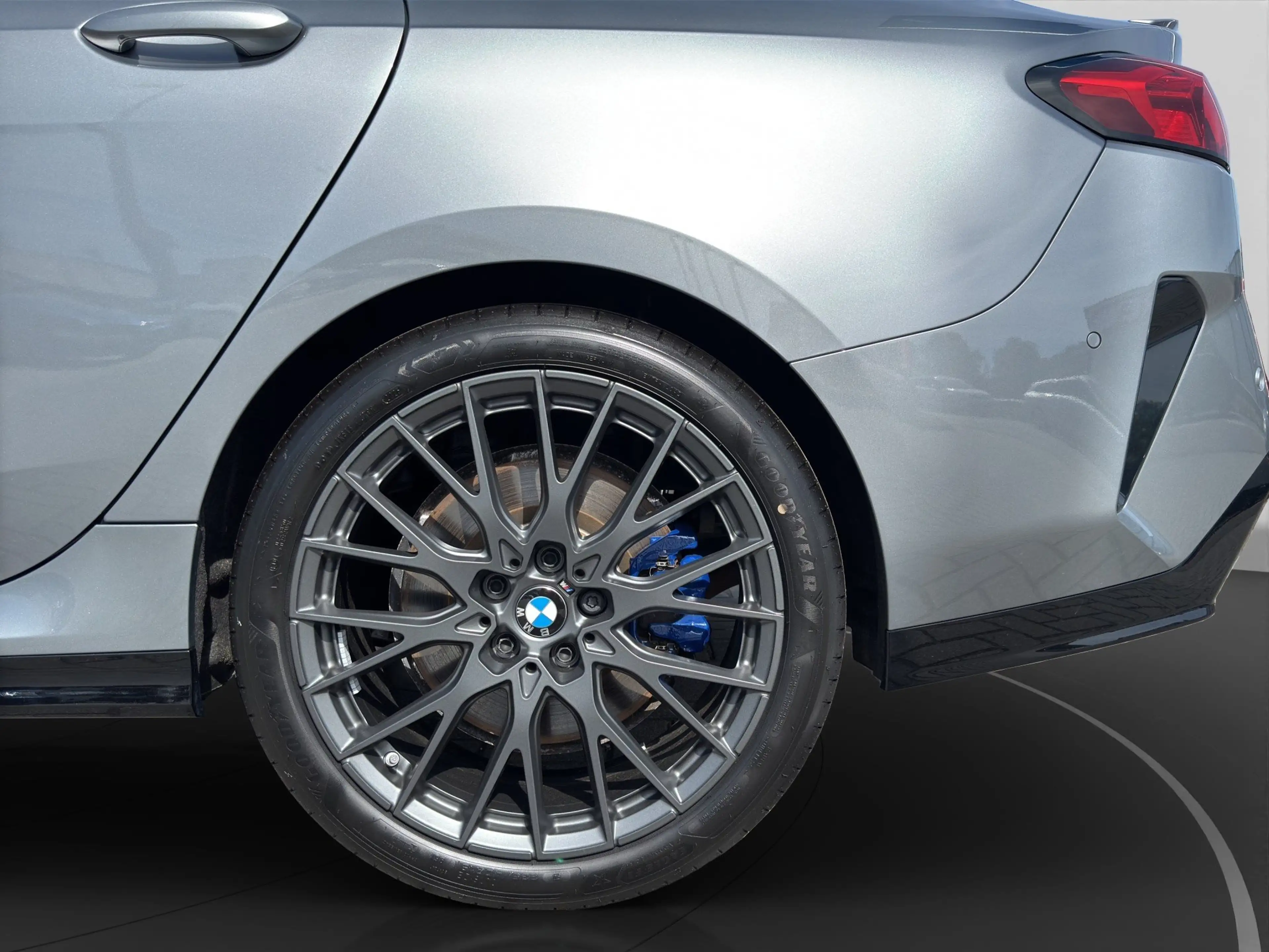 BMW 235 M235 xDrive Gran Coupe Head-Up 360° Kamera Driving — photo 11