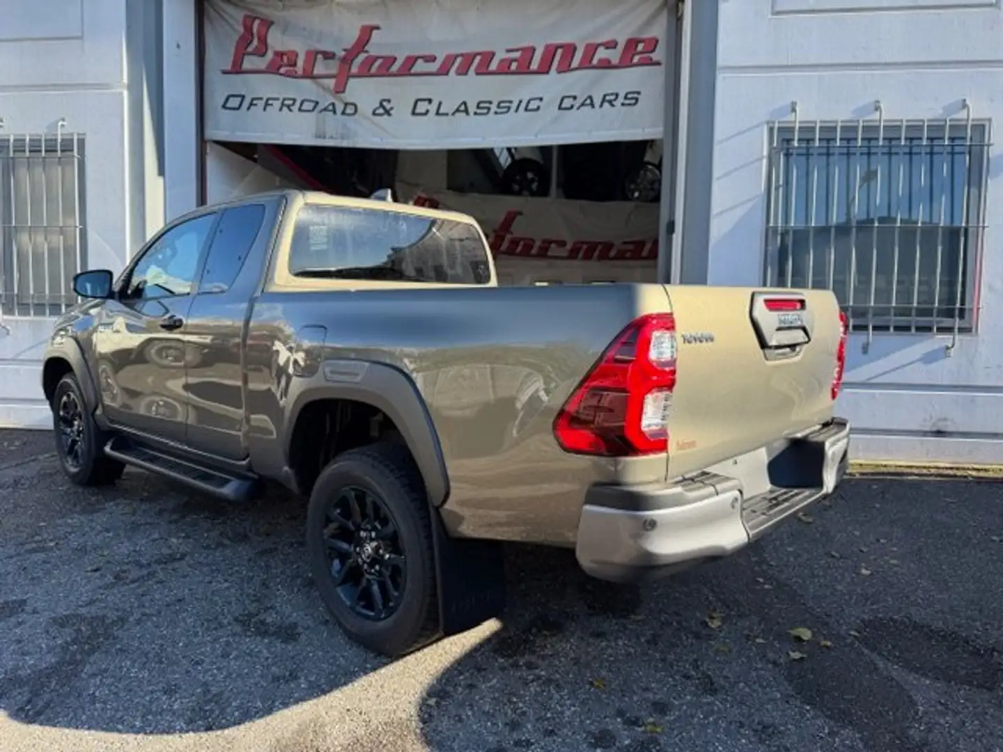 Toyota Hilux EXTRA-CAB 2.8 - 204CV INVINCIBLE MY 2025 Bronze - 2