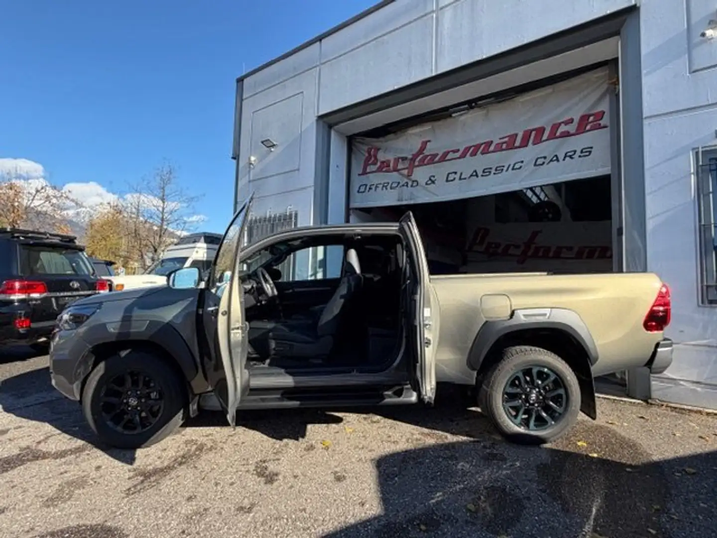 Toyota Hilux EXTRA-CAB 2.8 - 204CV INVINCIBLE MY 2025 Bronzo - 2