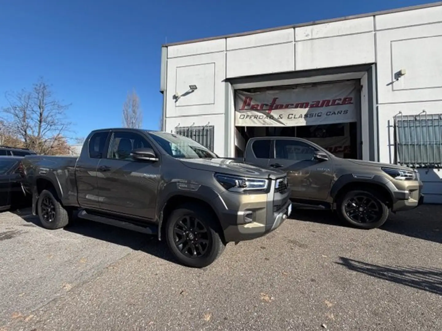 Toyota Hilux EXTRA-CAB 2.8 - 204CV INVINCIBLE MY 2025 Bronce - 1