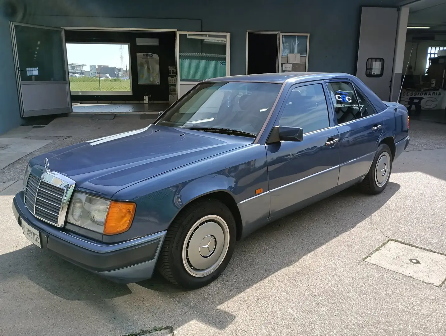 Mercedes-Benz 200 200 E Bleu - 1